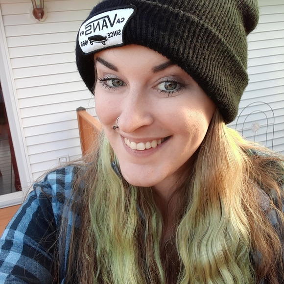 🥳💥Hi I am Britta! WELCOME TO MY CLOSET!! - Picture 4 of 8